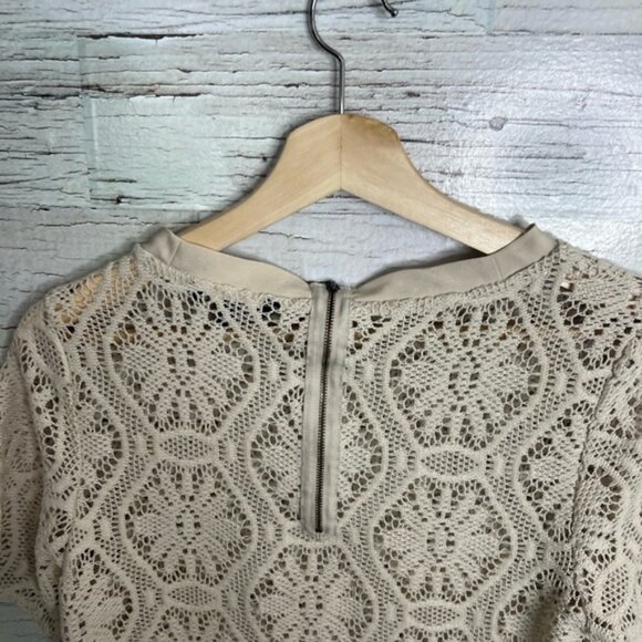 Banana republic cream lace tee shirt top blouse size medium - Picture 6 of 10